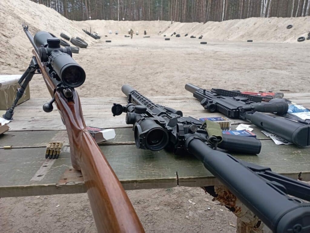 Rifles from Miami during training of civilians in the Kyiv region, 2024